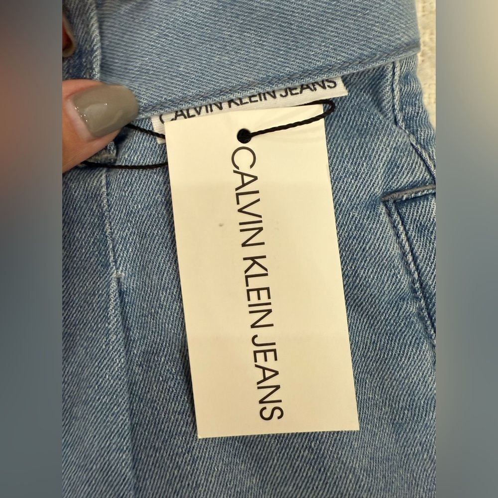 NWT Calvin Klein Jeans Women's Hi Rise Self Belted W/Raw Hem Short - Picture 3 of 6